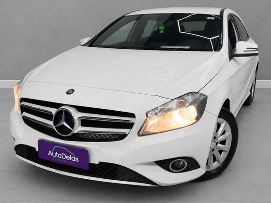 MERCEDES-BENZ CLA 200 1.6 VISION 16V FLEX 4P AUTOMÁTICO